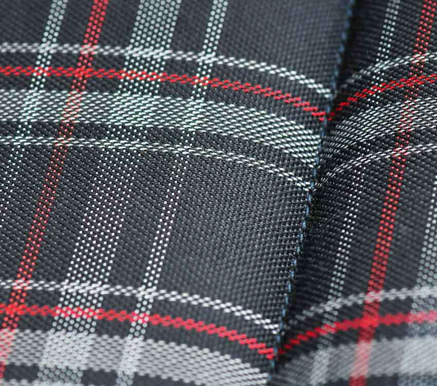 sitzflaeche-mit-akurat-beseitigtem-brandloch