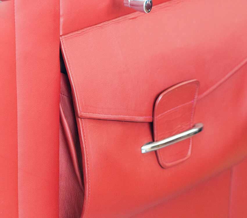 Türverkleidung mit Kartentasche, nach Originalvorlage.